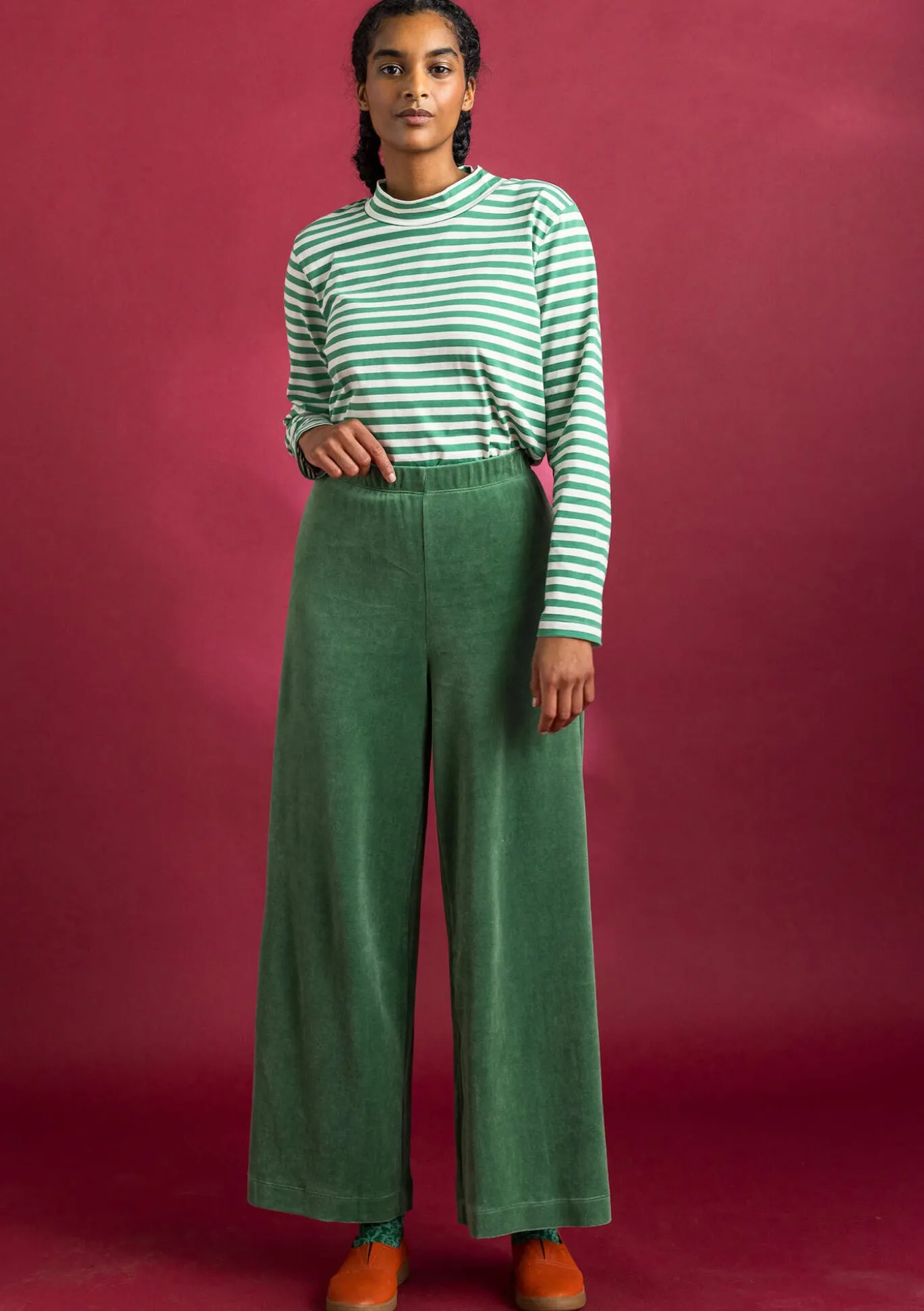 Velourbyxor i ekologisk bomull/återvunnen polyester