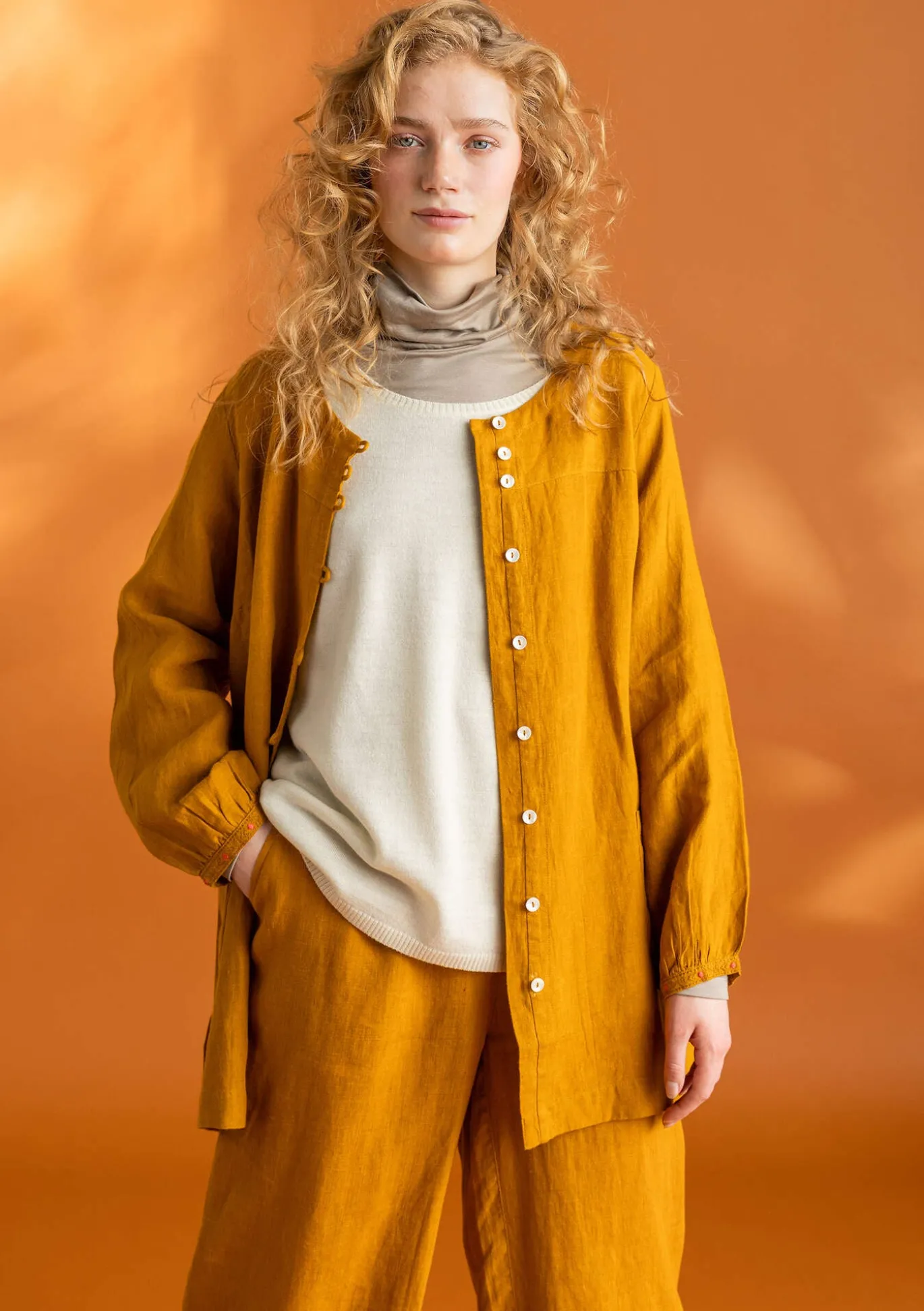 Vävd artistblus ”Asta” i lin